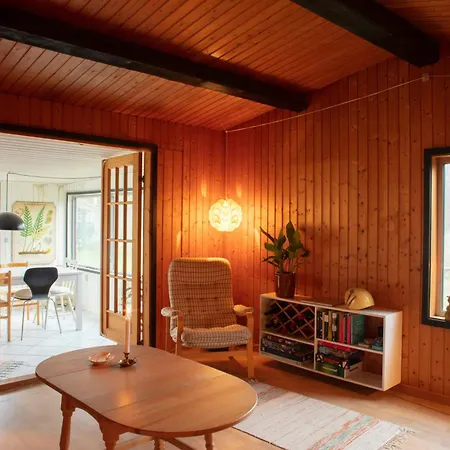 Retro Close To The *