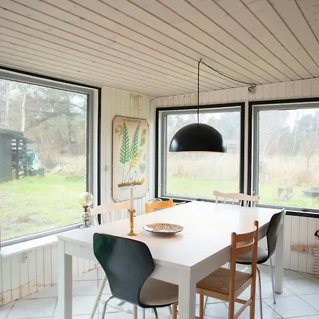 Retro Close To The Yderby